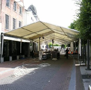Verhoogde tent met doorrijhoogte voor brandweer en andere hulpdiensten. www.algonkin.nl