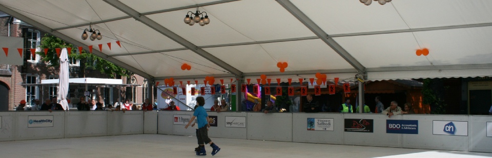 Schaatsbaan in tent van 15m x 25m. www.algonkin.nl
